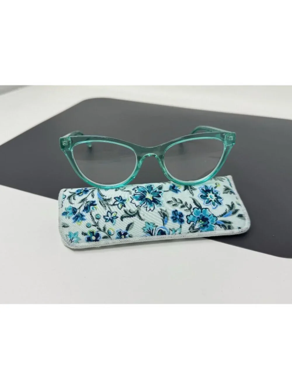 Vera Bradley Ashlyn Reading Glasses Vines Col. Cloud Vine  +2.00